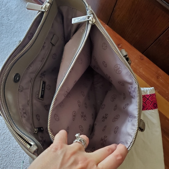 Tori Burch Robinson Woven Multi Tote- French Gray